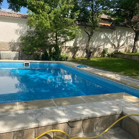 Vila Βίλα *